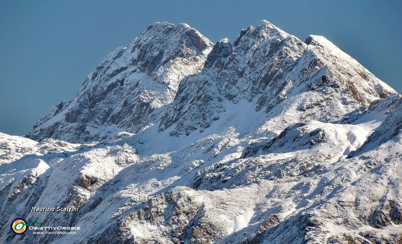 47 Il Monte Pradella e la Cima di Valsanguigno....JPG